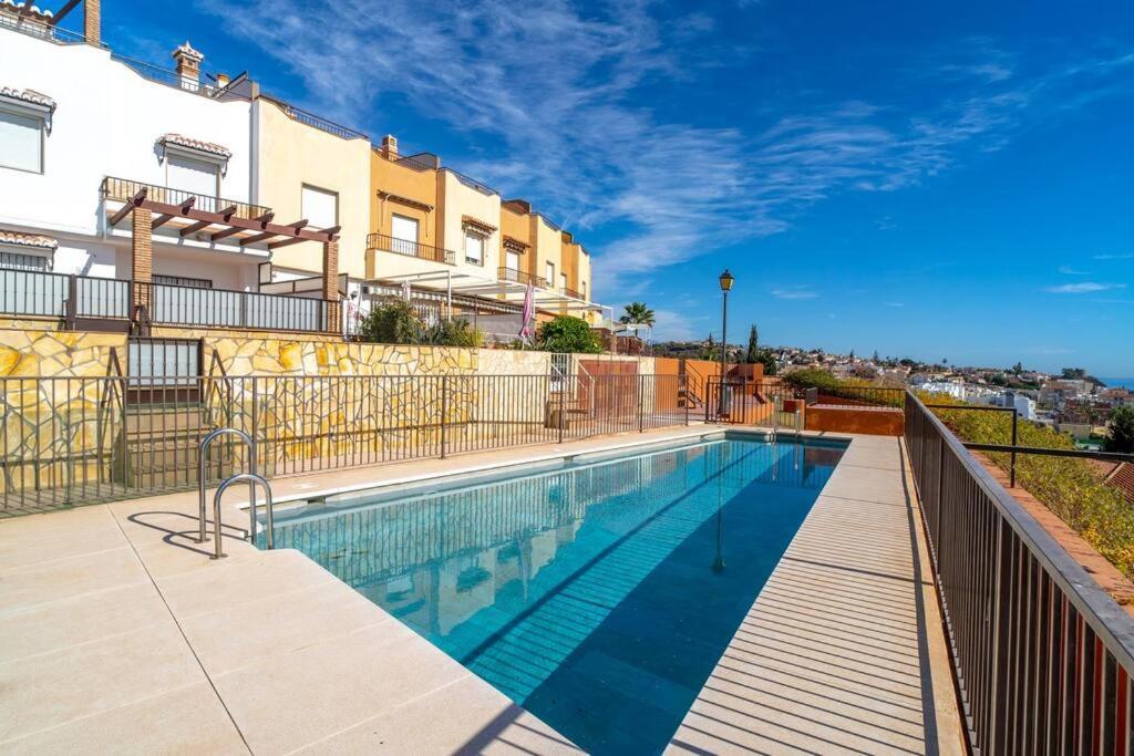 Вилла Adosado Con Vistas Al Mar Desde La Piscina Con Bbq Велес Экстерьер фото