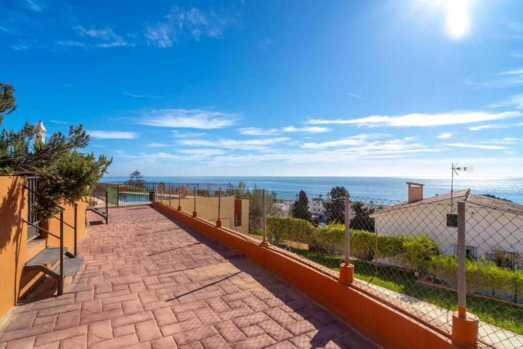 Вилла Adosado Con Vistas Al Mar Desde La Piscina Con Bbq Велес Экстерьер фото